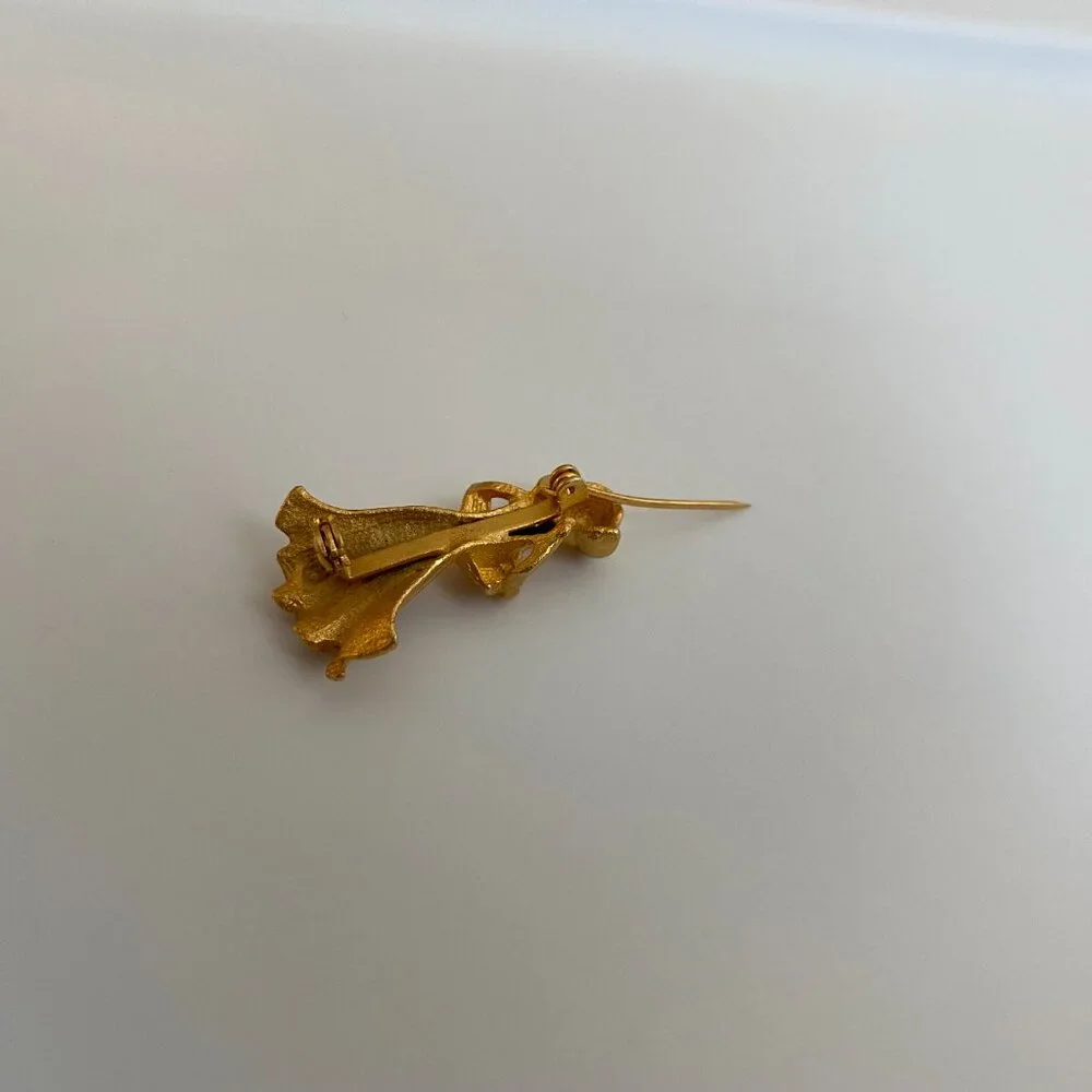 Estate Vintage Angel Choir Woman Reading Book Brushed Gold Tone Brooch Retro Pin